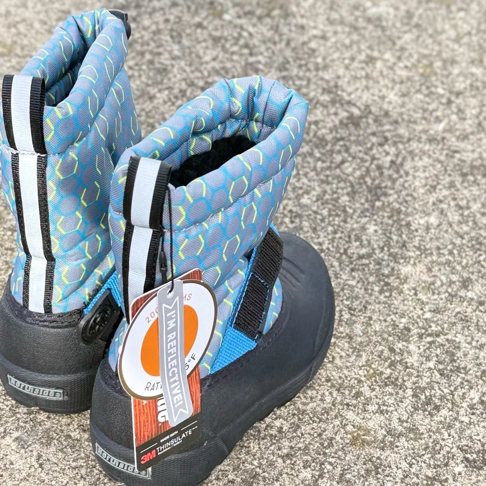 NWT Northside snow boots
